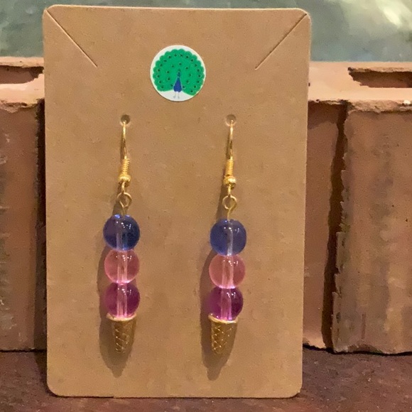 Adorable ice cream cone earrings - Picture 1 of 2